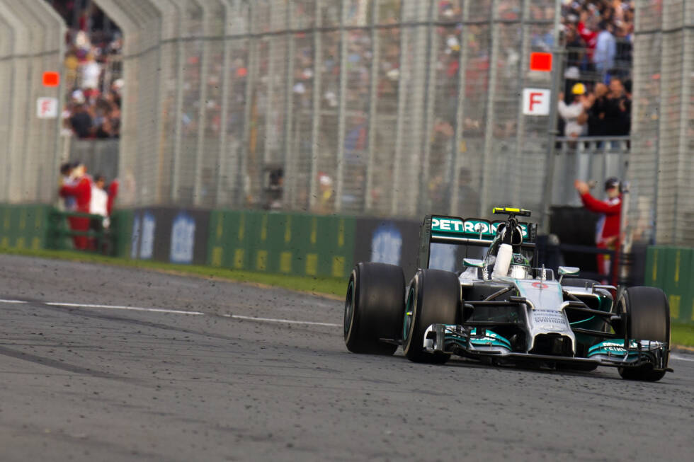 Foto zur News: 2014 startet die Formel 1 in Melbourne in die neue Hybrid-Ära. Es ist kein Zufall, dass Mercedes-Pilot Nico Rosberg das erste Rennen mit den neuen 1,6-Liter-V6-Turbomotoren gewinnt: Die Silberpfeile prägen die neue Ära der Königsklasse gleich vom ersten Grand Prix an.