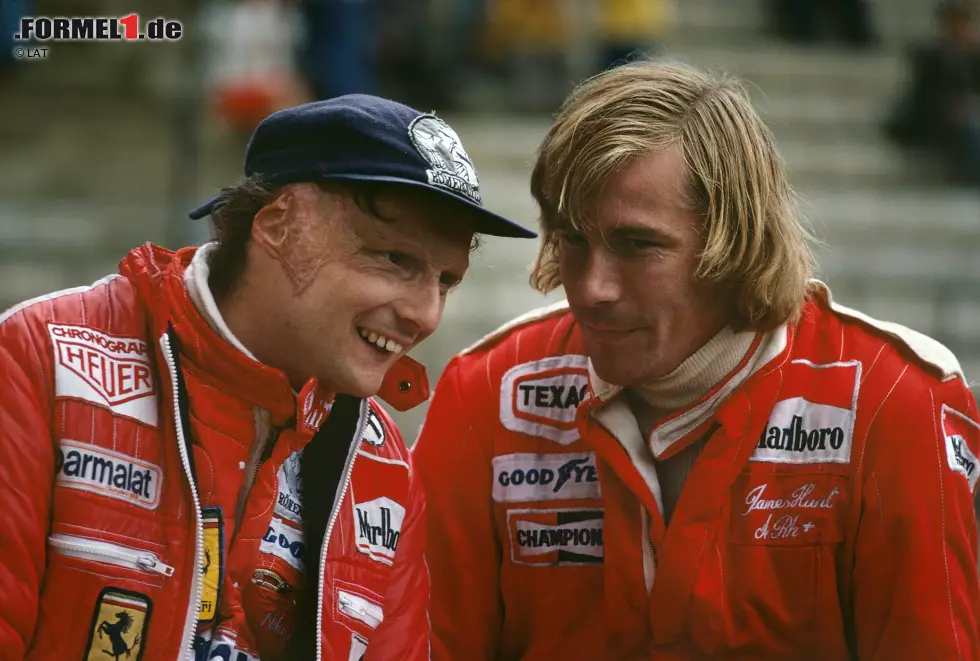 Foto zur News: 1976: Niki Lauda gegen James Hunt: Der Kampf des Perfektionisten aus Österreich gegen den englischen Playboy ist so etwas wie die Mutter der WM-Duelle, und der Spannungsbogen der Saison 1976 bot sogar Material für die ganz große Leinwand.