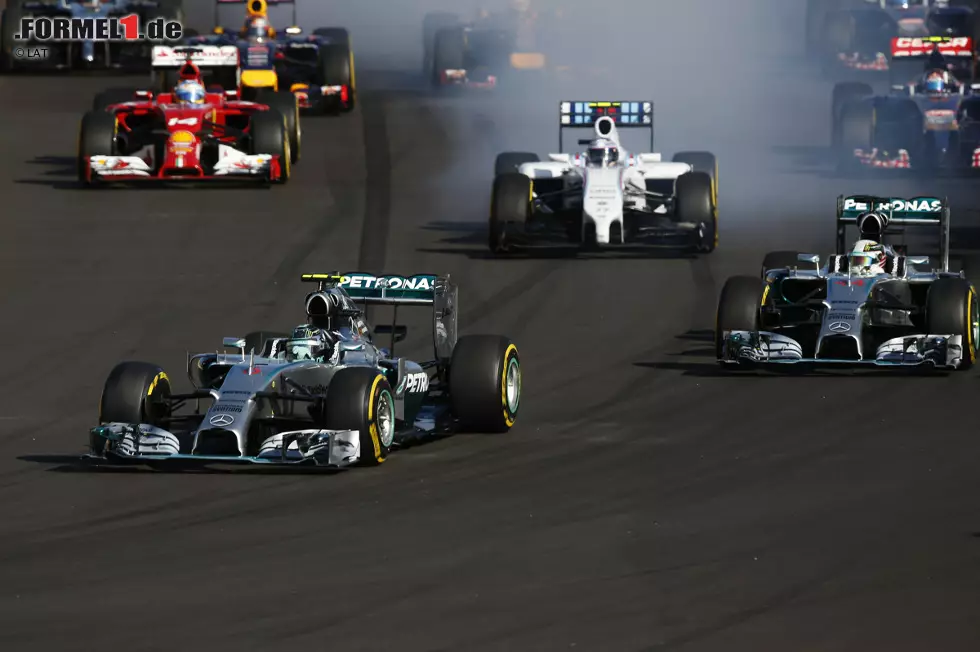 Kurier (Österreich): "Ein spannendes Rennen hatte Lewis Hamilton versprochen, eine fade Solofahrt wurde es letztlich. Schuld daran war sein Teamkollege. Nico Rosberg wollte mit Übermut und Brechstange unbedingt in der ersten Kurve überholen. Das Unternehmen ging schief. Mensch Rosberg zeigte nach dem Rennen eine menschliche Reaktion: Er ärgerte sich." Foto zur News: Kurier (Österreich): "Ein spannendes Rennen hatte Lewis Hamilton versprochen, eine fade Solofahrt wurde es letztlich. Schuld daran war sein Teamkollege. Nico Rosberg wollte mit Übermut und Brechstange unbedingt in der ersten Kurve überholen. Das Unternehmen ging schief. Mensch Rosberg zeigte nach dem Rennen eine menschliche Reaktion: Er ärgerte sich."