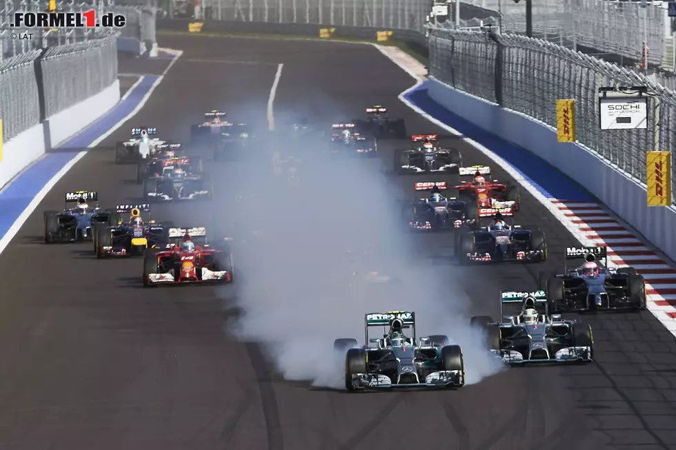 El Mundo Deportivo (Spanien): "Lewis Hamilton holt einen bequemen Sieg beim ersten Grand Prix von Russland vor seinem Stallrivalen Nico Rosberg. Der Deutsche verlor seine Optionen bereits in der ersten Runde, als seine Räder blockierten. Das Rennen war gezeichnet durch seine Aufholjagd auf den zweiten Platz." Foto zur News: El Mundo Deportivo (Spanien): "Lewis Hamilton holt einen bequemen Sieg beim ersten Grand Prix von Russland vor seinem Stallrivalen Nico Rosberg. Der Deutsche verlor seine Optionen bereits in der ersten Runde, als seine Räder blockierten. Das Rennen war gezeichnet durch seine Aufholjagd auf den zweiten Platz."