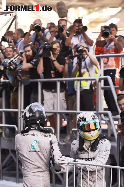 Sport (Spanien): "Hamiltons Führung ist nach seinem Sieg in Sotschi größer denn je. Hamilton und Rosberg werden den Titel in Austin, Brasilien und Abu Dhabi unter sich ausmachen." Foto zur News: Sport (Spanien): "Hamiltons Führung ist nach seinem Sieg in Sotschi größer denn je. Hamilton und Rosberg werden den Titel in Austin, Brasilien und Abu Dhabi unter sich ausmachen."