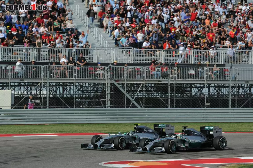 Kurier (Österreich): "Es war ein weltmeisterliches Manöver in Runde 24. Anschließend fuhr Lewis Hamilton ein perfektes Rennen und ließ seinen großen Kontrahenten nicht mehr herankommen. Zwei zweite Plätze hinter Rosberg würden Hamilton bereits zum zweiten WM-Titel nach 2008 reichen. Rosberg kann also nicht mehr aus eigener Kraft Weltmeister werden." Foto zur News: Kurier (Österreich): "Es war ein weltmeisterliches Manöver in Runde 24. Anschließend fuhr Lewis Hamilton ein perfektes Rennen und ließ seinen großen Kontrahenten nicht mehr herankommen. Zwei zweite Plätze hinter Rosberg würden Hamilton bereits zum zweiten WM-Titel nach 2008 reichen. Rosberg kann also nicht mehr aus eigener Kraft Weltmeister werden."