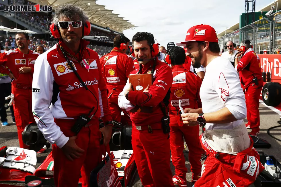 La Repubblica (Italien): "Hamilton entscheidet das Duell um den WM-Titel im Hause Mercedes für sich. Ferrari kann nur aus der Entfernung das Match an der Spitze beobachten. Nach Marussia und Caterham war Ferrari de facto das dritte Team, das beim US-Rennen fehlte." Foto zur News: La Repubblica (Italien): "Hamilton entscheidet das Duell um den WM-Titel im Hause Mercedes für sich. Ferrari kann nur aus der Entfernung das Match an der Spitze beobachten. Nach Marussia und Caterham war Ferrari de facto das dritte Team, das beim US-Rennen fehlte."