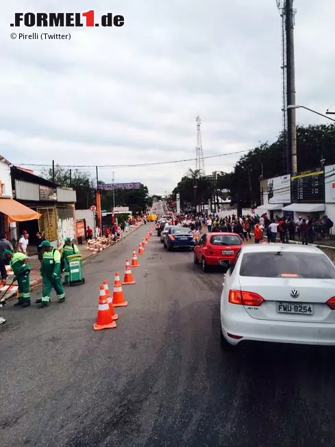 Während die Eulen einfach zur Strecke fliegen können, ist der Weg nach Sao Paulo für viele Fans und Beteiligte deutlich hinderlicher. An allen Tagen bilden sich teilweise lange Staus, doch das tut der Stimmung in Brasilien keinen Abbruch. Foto zur News: Während die Eulen einfach zur Strecke fliegen können, ist der Weg nach Sao Paulo für viele Fans und Beteiligte deutlich hinderlicher. An allen Tagen bilden sich teilweise lange Staus, doch das tut der Stimmung in Brasilien keinen Abbruch.