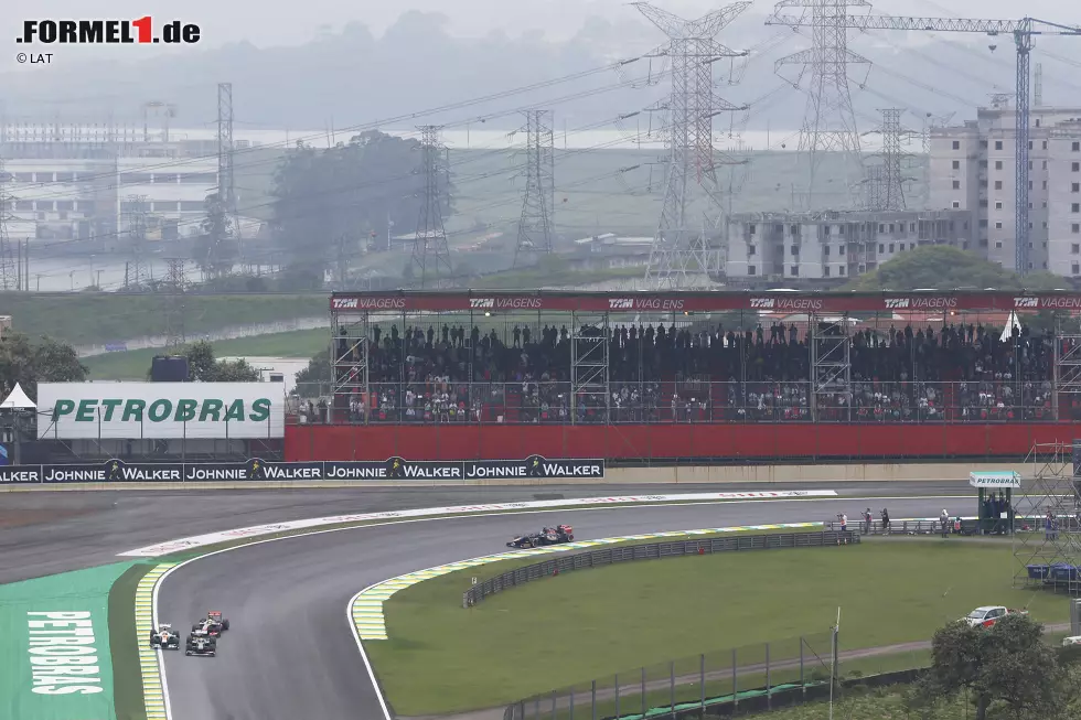 Esteban Gutierrez (Sauber): "Im Vergleich zu anderen Circuits ist die Streckenlänge eher kurz, wobei es eine lange Gerade hat, auf der die Motorleistung ein entscheidender Faktor sein wird. Die schnellen Kurven 6 und 7 gehen leicht bergauf, wobei es wichtig sein wird, dort eine gute Balance des Autos zu haben. Insbesondere im Nassen macht es viel Spaß, auf dieser traditionsreichen Strecke zu fahren, zumal man auch bei feuchten Bedingungen über die Randsteine fahren kann." Foto zur News: Esteban Gutierrez (Sauber): "Im Vergleich zu anderen Circuits ist die Streckenlänge eher kurz, wobei es eine lange Gerade hat, auf der die Motorleistung ein entscheidender Faktor sein wird. Die schnellen Kurven 6 und 7 gehen leicht bergauf, wobei es wichtig sein wird, dort eine gute Balance des Autos zu haben. Insbesondere im Nassen macht es viel Spaß, auf dieser traditionsreichen Strecke zu fahren, zumal man auch bei feuchten Bedingungen über die Randsteine fahren kann."