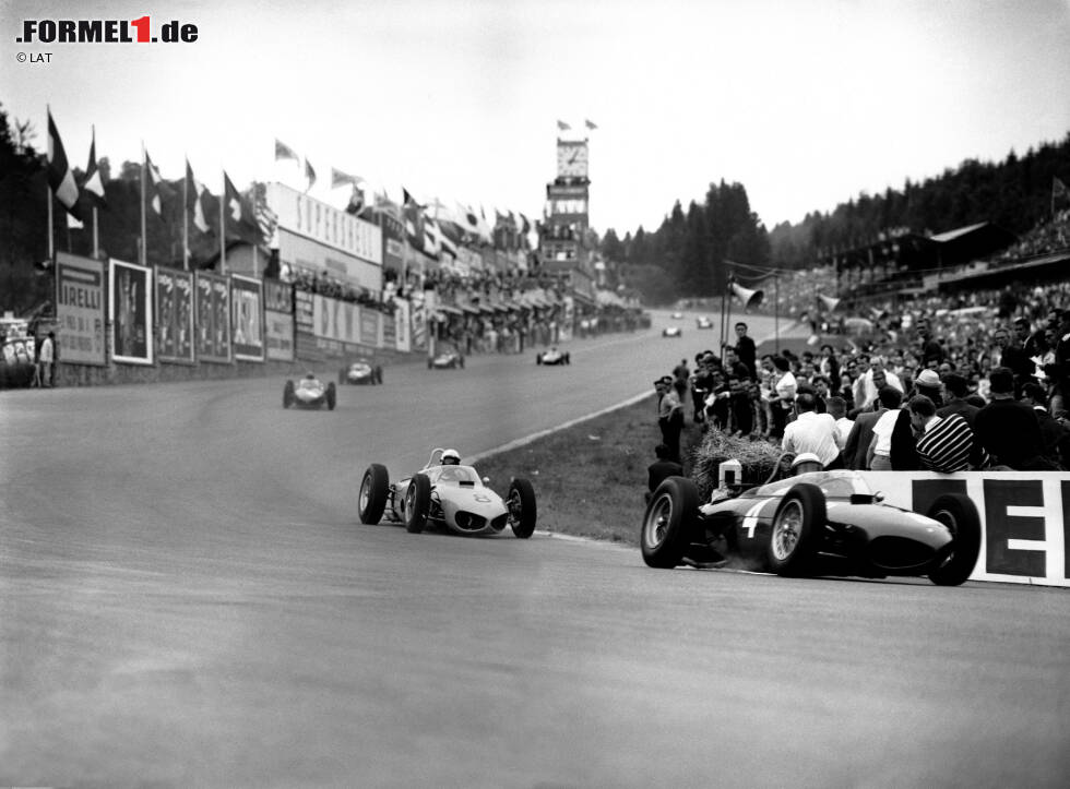 Foto zur News: 4. Phil Hill war 1961 der bislang einzige US-Amerikaner, der mit Ferrari Weltmeister wurde. Sein Rivale Wolfgang Graf Berghe von Trips verunglückte beim vorletzten Rennen der Saison, wodurch sich Hill um ein Pünktchen durchsetzte.