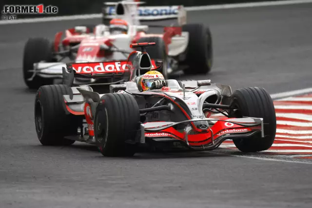 S wie Sao Paulo: Mit einem Überholmanöver in der letzten Kurve der letzten Runde des letzten Rennens der Saison holte sich Hamilton in der brasilianischen Stadt 2008 seinen ersten Titel. Foto zur News: S wie Sao Paulo: Mit einem Überholmanöver in der letzten Kurve der letzten Runde des letzten Rennens der Saison holte sich Hamilton in der brasilianischen Stadt 2008 seinen ersten Titel.