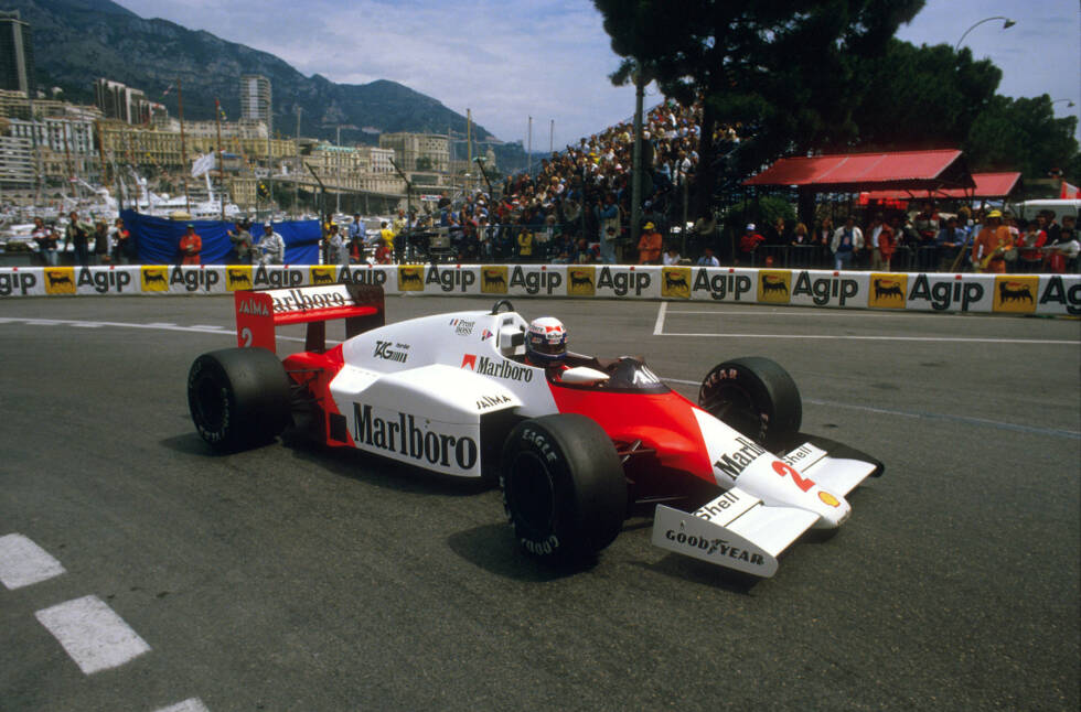 Foto zur News: 4. Alain Prost: 1985 folgt nur ein Jahr später der nächste Titel, dieses Mal durch den Franzosen. 1986 und 1989 krönt sich Prost, der aufgrund seines analytischen Denkens und seiner taktischen Fahrweise oft nur &quot;der Professor&quot; genannt wird, zwei weitere Male im McLaren zum Champion und fährt in 107 Rennen für das Team aus Woking insgesamt 30 Siege und drei Weltmeisterschaften ein. In der internen McLaren-Bestenlisten reicht das allerdings nur zu Rang zwei...