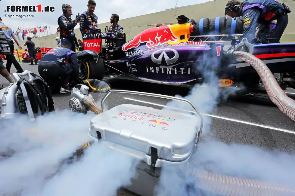 Corriere dello Sport (Italien): "Rosberg verliert nie die Kontrolle über die Situation. Er hat sein Selbstvertrauen zurückgewonnen, er hat ein perfektes Rennen bestritten und von Hamiltons Fehlern profitiert. Vettel hat die Harmonie mit Red Bull wiedergefunden." Foto zur News: Corriere dello Sport (Italien): "Rosberg verliert nie die Kontrolle über die Situation. Er hat sein Selbstvertrauen zurückgewonnen, er hat ein perfektes Rennen bestritten und von Hamiltons Fehlern profitiert. Vettel hat die Harmonie mit Red Bull wiedergefunden."