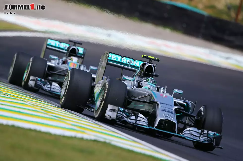 Corriere della Sera (Italien): "Nico und Lewis: Ein WM-Titel für zwei Feinde. Entscheidend ist der letzte Akt in Abu Dhabi. Rosberg sucht nach Verbündeten und hofft auf Massa, doch Hamiltons Vorsprung von 17 Punkten ist immer noch sehr stark." Foto zur News: Corriere della Sera (Italien): "Nico und Lewis: Ein WM-Titel für zwei Feinde. Entscheidend ist der letzte Akt in Abu Dhabi. Rosberg sucht nach Verbündeten und hofft auf Massa, doch Hamiltons Vorsprung von 17 Punkten ist immer noch sehr stark."