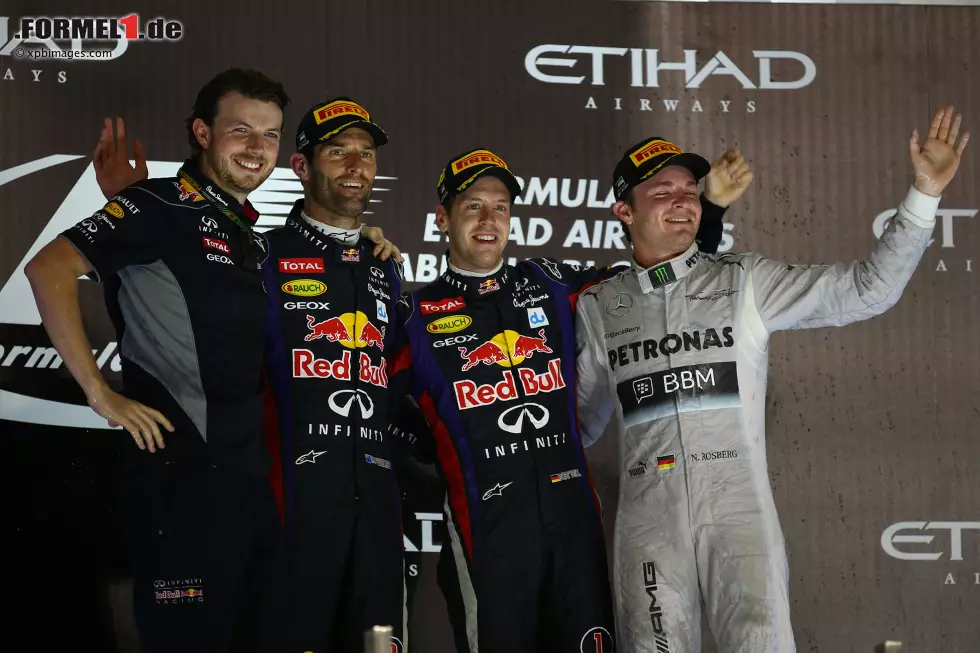 Mark Webber verpasst im drittletzten Rennen seiner Formel-1-Karriere einen Abschiedssieg, kann sich aber immerhin Nico Rosberg vom Hals halten. Foto zur News: Mark Webber verpasst im drittletzten Rennen seiner Formel-1-Karriere einen Abschiedssieg, kann sich aber immerhin Nico Rosberg vom Hals halten.