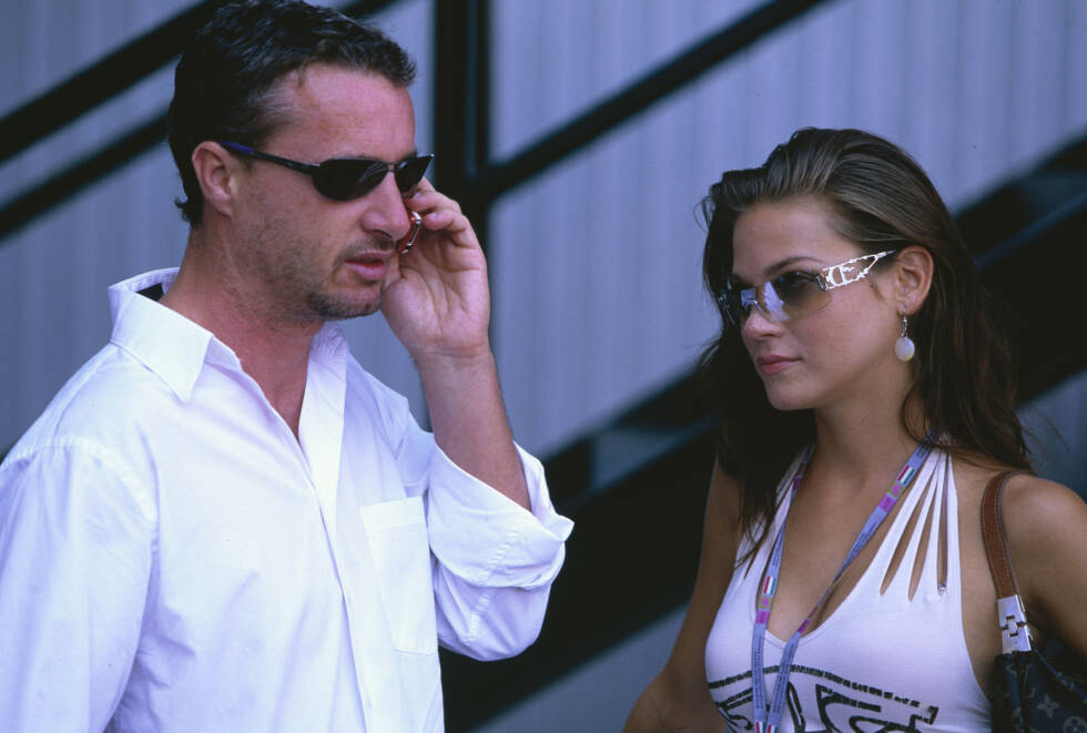 Foto zur News: Eddie Irvine: Der ehemalige Teamkollege von Michael Schumacher machte nie einen Hehl daraus, dass er neben dem Rennfahren auch schöne Frauen und einen aufwendigen Lebensstil liebt. Hatte eine Affäre mit Baywatch-Star Pamela Anderson, die Irvine aber den Laufpass gab, weil er &quot;zu nett&quot; sei. Wurde Anfang 2014 in Mailand wegen einer Kneipenschlägerei zu sechs Monaten Haft verurteilt.