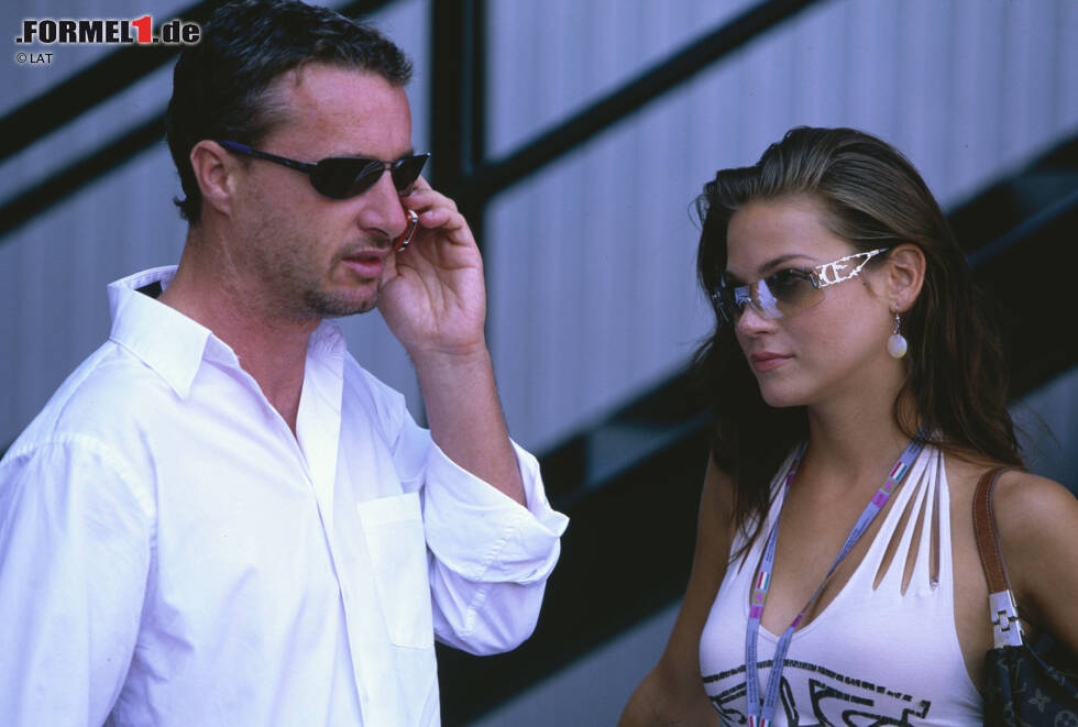 Foto zur News: Eddie Irvine: Der ehemalige Teamkollege von Michael Schumacher machte nie einen Hehl daraus, dass er neben dem Rennfahren auch schöne Frauen und einen aufwendigen Lebensstil liebt. Hatte eine Affäre mit Baywatch-Star Pamela Anderson, die Irvine aber den Laufpass gab, weil er &quot;zu nett&quot; sei. Wurde Anfang 2014 in Mailand wegen einer Kneipenschlägerei zu sechs Monaten Haft verurteilt.