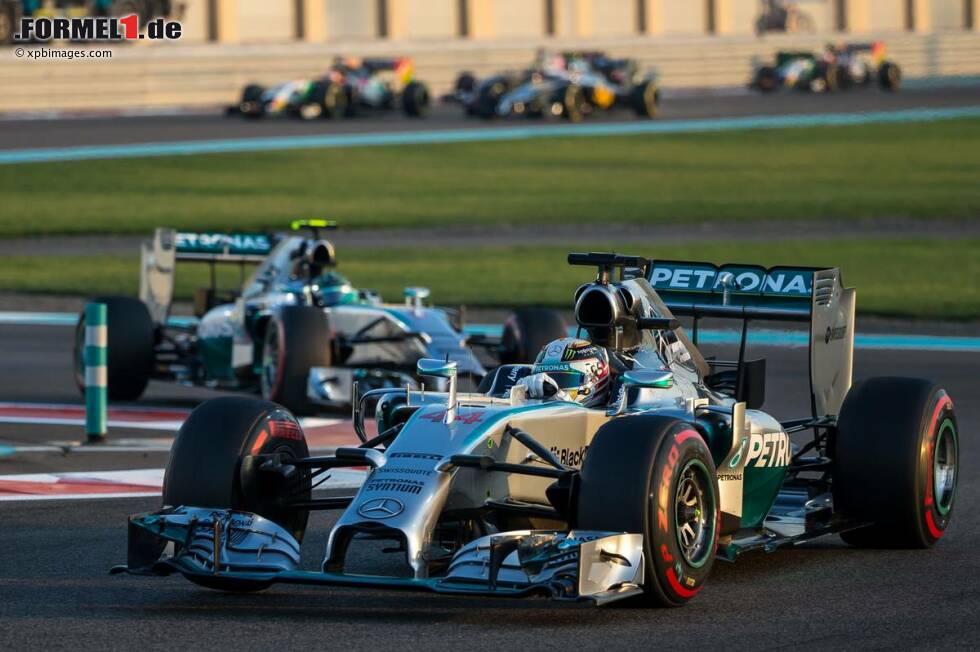 Foto zur News: Daily Mirror (Großbritannien): &quot;Abu Dhabi Doo. Am Ende war alles ganz einfach. Lewis Hamilton musste nicht darum kämpfen, er wurde nicht mehr herausgefordert. Es gab keine Herzstillstand-Momente für eine nervöse Nation. Hamilton bummelte einfach in die Geschichtsbücher als Großbritanniens neuer Doppel-Weltmeister. Damit nahm er die erste Stufe auf dem Weg in die Ruhmeshalle der größten Rennfahrer.&quot;