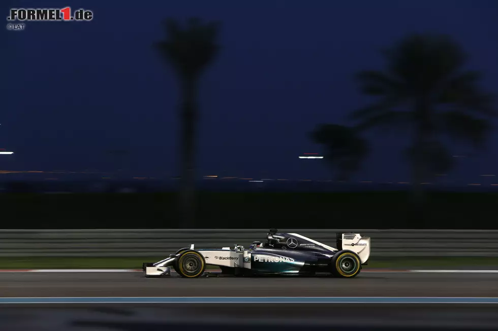 L'Equipe (Frankreich): "Hamilton Sieger durch K. o. Der Engländer fuhr auf Sieg, obwohl ein zweiter Platz gereicht hätte. Schon nach dem Start hatte er die halbe Arbeit erledigt, nun musste er nur noch ohne Fehler bleiben." Foto zur News: L'Equipe (Frankreich): "Hamilton Sieger durch K. o. Der Engländer fuhr auf Sieg, obwohl ein zweiter Platz gereicht hätte. Schon nach dem Start hatte er die halbe Arbeit erledigt, nun musste er nur noch ohne Fehler bleiben."