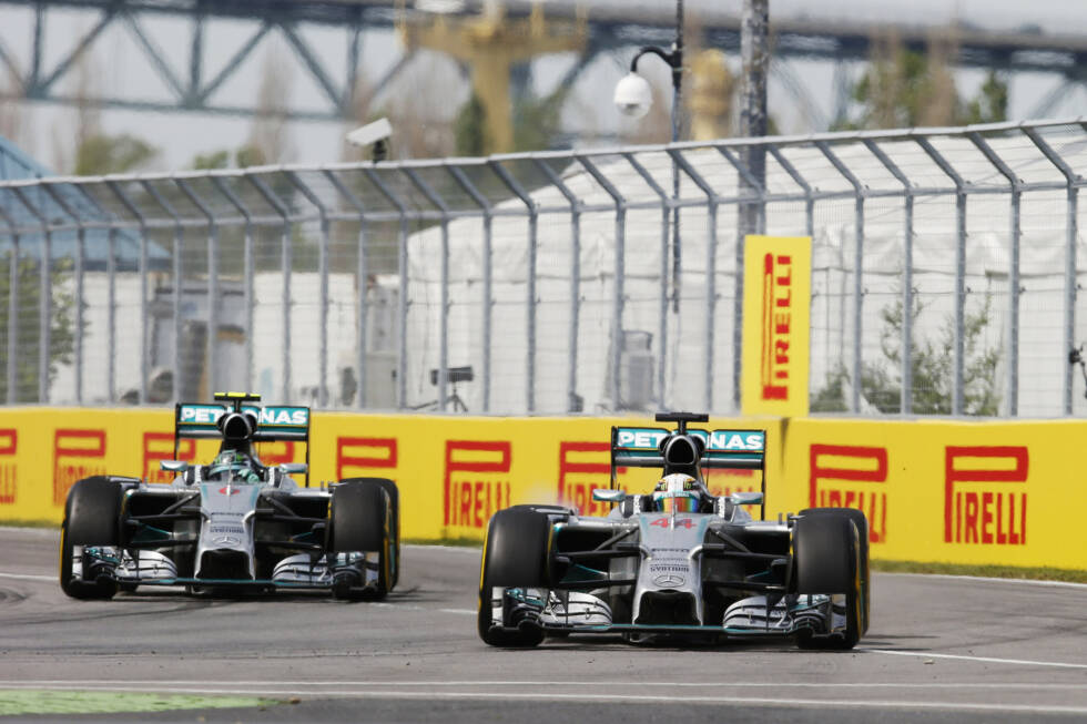 Foto zur News: In Kanada spielt das Wunderauto Mercedes verrückt: Bei Hamilton und Rosberg gibt das Energierückgewinnungssystem zur gleichen Zeit den Geist auf, wodurch die Hinterbremse über Gebühr belastet wird. Hamilton scheidet deswegen aus, während Rosberg seine Klasse beweist und das Auto mit guten Rundenzeiten irgendwie ins Ziel trägt. Nur Daniel Ricciardo...