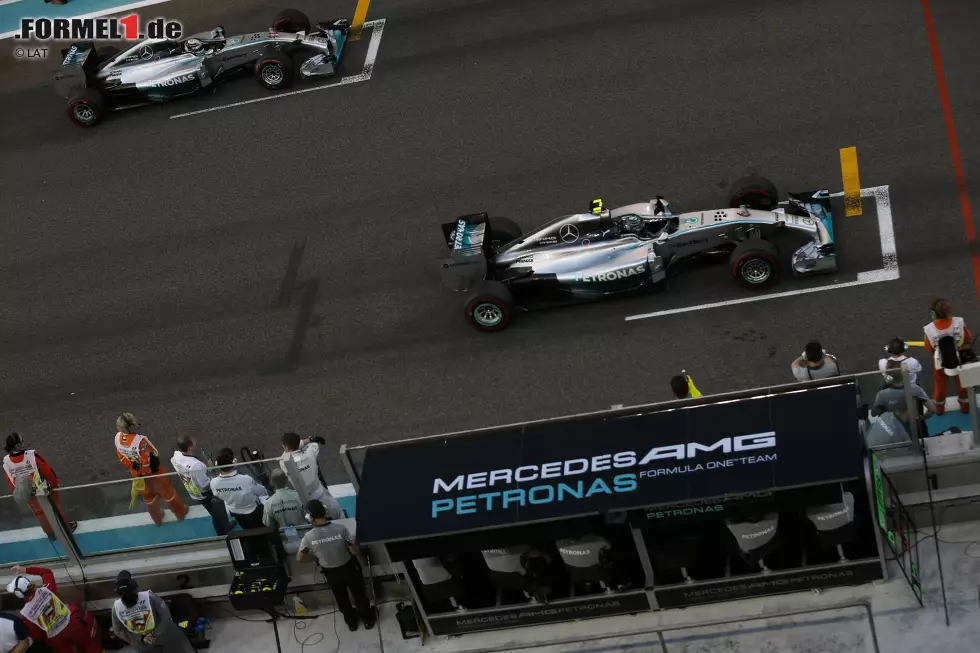 Rosberg bäumt sich beim Finale in Abu Dhabi, wo es doppelte Punkte gibt, noch einmal auf, holt die Pole, doch der Start... Foto zur News: Rosberg bäumt sich beim Finale in Abu Dhabi, wo es doppelte Punkte gibt, noch einmal auf, holt die Pole, doch der Start...