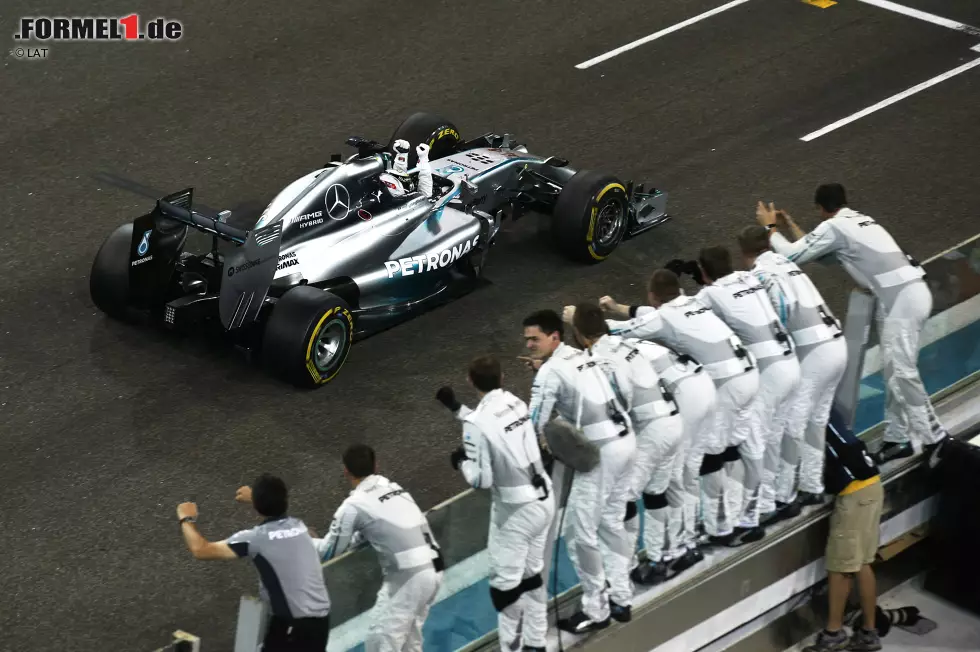 ... gewinnt den ersten WM-Titel der neuen Hybrid-Turboära. Rosberg erweist sich als... Foto zur News: ... gewinnt den ersten WM-Titel der neuen Hybrid-Turboära. Rosberg erweist sich als...