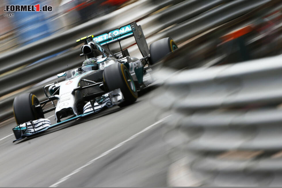 Foto zur News: Nach vier Hamilton-Siegen in Folge bricht in Monaco der Silberpfeil-Stallkrieg aus: Rosberg ist vor dem letzten Qualifying-Versuch auf Pole-Kurs, doch sein Rivale attackiert die Bestzeit...