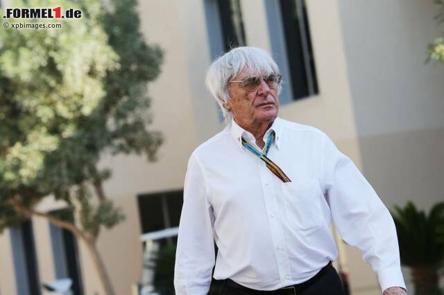 Im Laufe seines Berufs- und Privatlebens erwarb sich Bernie Ecclestone den Ruf, jede Krise sowie jeden Skandal unbeschadet zu überstehen und anschließend genauso weiterzumachen wie zuvor. Diese "Tefloneigenschaften" sicherten dem Zampano seine Macht in politischen Zwickmühlen, nach seiner Scheidung, bei allerlei juristischen Problemen und verbalen Entgleisungen. Erstmals wackelte Ecclestone aber nicht als Geschäftsmann, sondern als Rennfahrer. Ein Rückblick auf Skandale und Skandälchen. Im Laufe seines Berufs- und Privatlebens erwarb sich Bernie Ecclestone den Ruf, jede Krise sowie jeden Skandal unbeschadet zu überstehen und anschließend genauso weiterzumachen wie zuvor. Diese "Tefloneigenschaften" sicherten dem Zampano seine Macht in politischen Zwickmühlen, nach seiner Scheidung, bei allerlei juristischen Problemen und verbalen Entgleisungen. Erstmals wackelte Ecclestone aber nicht als Geschäftsmann, sondern als Rennfahrer. Ein Rückblick auf Skandale und Skandälchen.