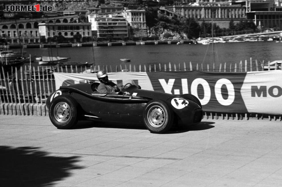 1951 hat Ecclestone, der zu dieser Zeit mit überschaubarem Erfolg in der damaligen Formel 3 unterwegs ist, schwere Crashs auf seiner Hausstrecke in Brands Hatch zu überstehen. Er beendet seine aktive Laufbahn vorläufig, um Fahrermanager zu werden. Erst sieben Jahre später klettert er wieder ins Cockpit und versucht zweimal erfolglos, sich für Grands Prix der Königsklasse zu qualifizieren. 1951 hat Ecclestone, der zu dieser Zeit mit überschaubarem Erfolg in der damaligen Formel 3 unterwegs ist, schwere Crashs auf seiner Hausstrecke in Brands Hatch zu überstehen. Er beendet seine aktive Laufbahn vorläufig, um Fahrermanager zu werden. Erst sieben Jahre später klettert er wieder ins Cockpit und versucht zweimal erfolglos, sich für Grands Prix der Königsklasse zu qualifizieren.