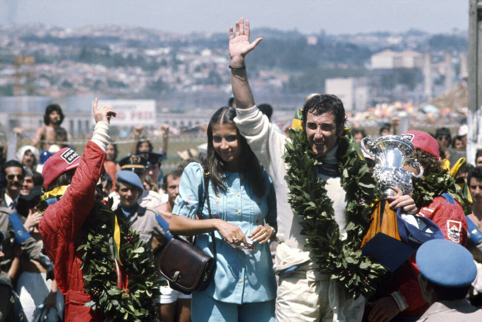 Foto zur News: In den ersten Jahren sind vor allem einheimische Fahrer erfolgreich. 1974 siegt noch einmal Fittipaldi, ein Jahr später überraschend Carlos Pace. Es sollte der einzige Grand-Prix-Sieg für den Brasilianer bleiben, der zwei Jahre später bei einem Flugzeugabsturz ums Leben kommt. Noch heute trägt der Kurs von Interlagos seinen Namen: Autódromo José Carlos Pace.