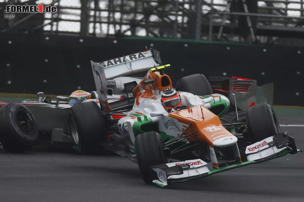 Für die größte Überraschung der letzten Jahre in Interlagos sorgt beinahe Nico Hülkenberg. Schon bei Williams weiß der Emmericher mit einer Pole im Nassen zu überzeugen und toppt seinen Auftritt 2012 bei Force India. Hülkenberg steht kurz vor der Sensation, das Rennen für das Team gewinnen zu können, doch das entscheidende Manöver gegen Lewis Hamilton geht schief. Mit einer Strafe fällt der Deutsche auf Rang fünf zurück. Foto zur News: Für die größte Überraschung der letzten Jahre in Interlagos sorgt beinahe Nico Hülkenberg. Schon bei Williams weiß der Emmericher mit einer Pole im Nassen zu überzeugen und toppt seinen Auftritt 2012 bei Force India. Hülkenberg steht kurz vor der Sensation, das Rennen für das Team gewinnen zu können, doch das entscheidende Manöver gegen Lewis Hamilton geht schief. Mit einer Strafe fällt der Deutsche auf Rang fünf zurück.