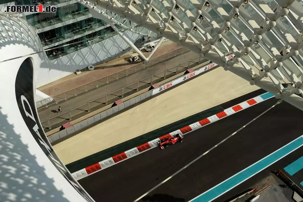 Foto zur News: Felipe Massa (Williams): &quot;In einem Sektor wirkt die Strecke wie ein Stadtkurs mit langsamen Kurven und engen Streckenbegrenzungen, und dann wieder wie ein normaler Kurs mir sehr langen Geraden und fließenden Kurven. Wir fahren das Rennen am Abend, trainieren jedoch in der Hitze des Tages. Es wird daher wichtig werden, das Auto auf die Abkühlung vorzubereiten. Das kann einem viel Zeit sparen.&quot;