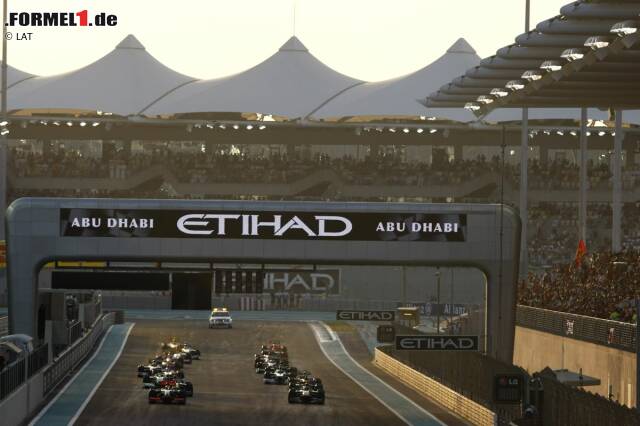Foto zur News: Am kommenden Wochenende steigt der sechste Grand Prix von Abu Dhabi. Das Debüt des Yas Marina Circuit im Formel-1-Kalender erfolgte am 1. November 2009.
