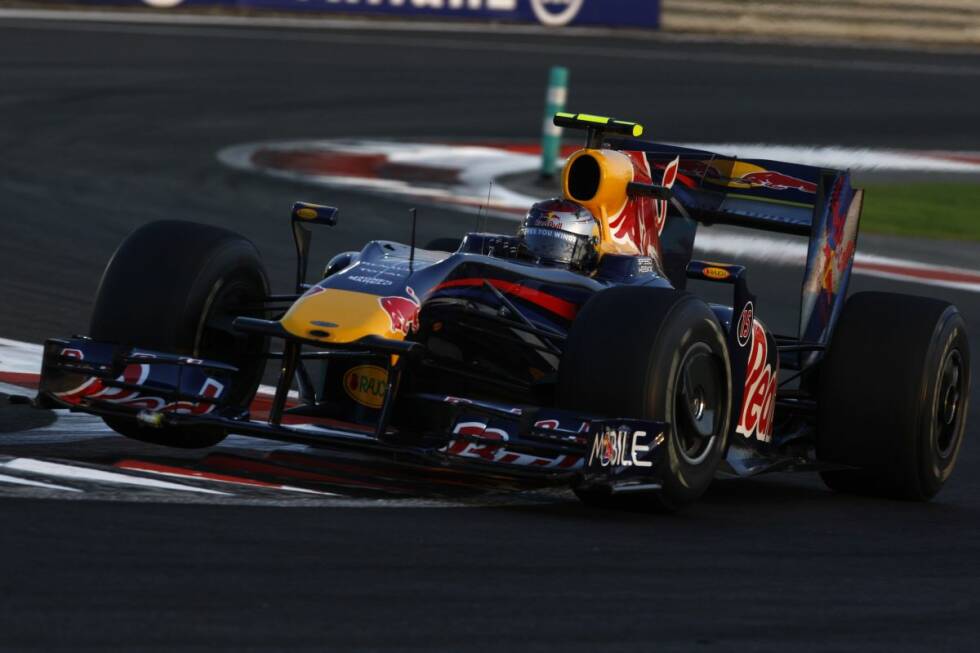 Foto zur News: Die diesjährige Auflage des Grand Prix von Abu Dhabi markiert für Vettel das letzte Rennen als Red-Bull-Pilot. Im Jahr 2009, seinem ersten im Team, gewann er die Premiere des Grand Prix von Abu Dhabi (Foto). Ein Jahr später krönte er sich mit seinem Sieg zum jüngsten Formel-1-Weltmeister der Geschichte. Im Jahr 2013 siegte er ebenfalls auf dem Yas Marina Circuit.