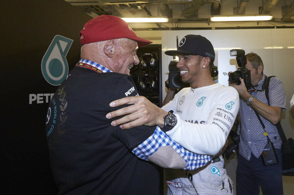 Foto zur News: Für Niki Lauda &quot;der richtige Weltmeister&quot; - kein Wunder: In Singapur 2012 hat der Österreicher Hamilton dazu überredet, von McLaren zu Mercedes zu wechseln.