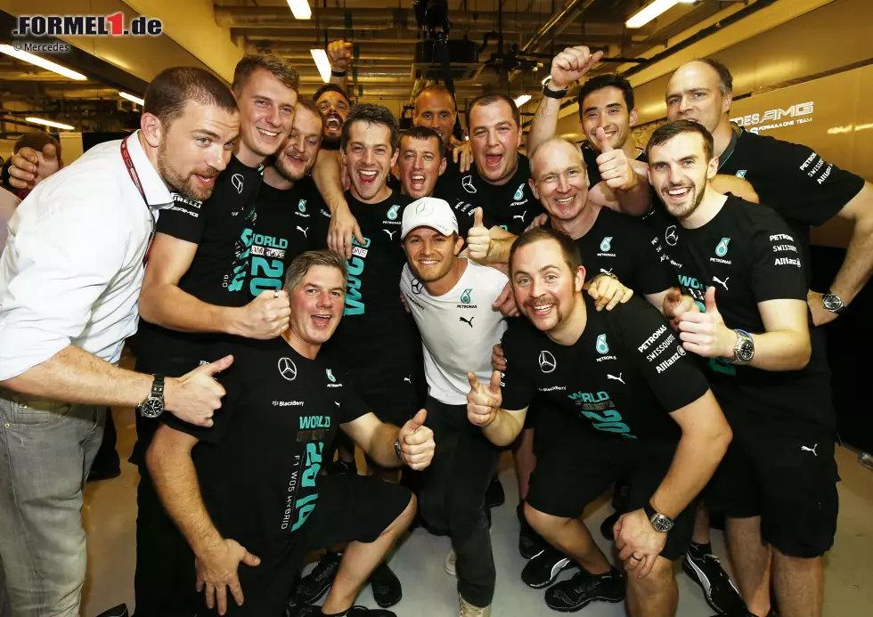 In der Stunde der Niederlage zeigt sich wahre Größe: Das Team Rosberg freut sich über eine starke Saison 2014. Foto zur News: In der Stunde der Niederlage zeigt sich wahre Größe: Das Team Rosberg freut sich über eine starke Saison 2014.