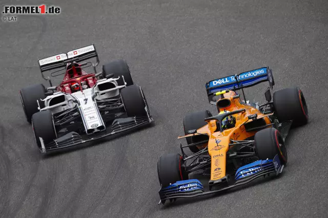 Foto zur News: #15 Beim Grand Prix von China 2019 bringt Rookie Lando Norris den Finnen ganz schön auf die Palme. Der McLaren hat sich gegen Rennende zurückgerundet, was Kimi Räikkönen überhaupt nicht gefiel. "Der verdammte McLaren will Rennen fahren", tobt der Routinier am Teamfunk. Wenige Runden später hat sich das Problem von selbst erledigt: Der Brite muss vorzeitig aufgeben.