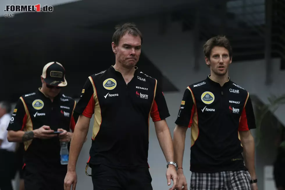 Foto zur News: #8 Teamkollege Romain Grosjean macht beim Grand Prix von Indien 2013 von hinten Druck auf Kimi, der die Aufforderung - Grosjean durchzulassen - zunächst ignoriert. Bis Chefrenningenieur Alan Permane in den Funk plärrt: &quot;Kimi, get out of the fucking way!&quot; Worauf der &quot;Iceman&quot; kontert: &quot;Schrei mich nicht an, Fucker! Ich mache Platz, wenn ich eine Gelegenheit habe, aber nicht in einer schnellen Kurve.&quot;