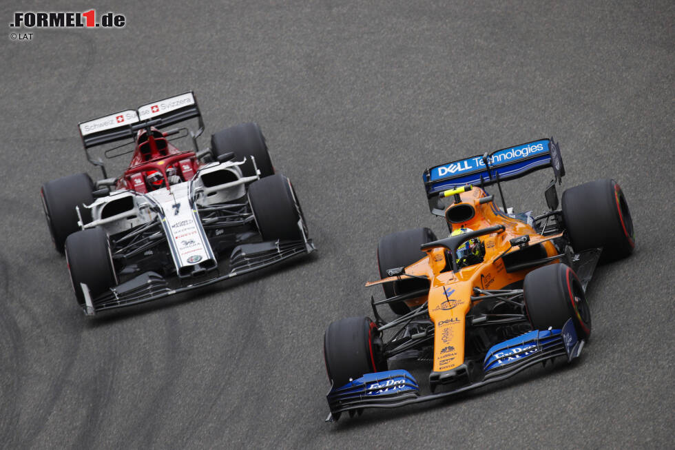 Foto zur News: #15 Beim Grand Prix von China 2019 bringt Rookie Lando Norris den Finnen ganz schön auf die Palme. Der McLaren hat sich gegen Rennende zurückgerundet, was Kimi Räikkönen überhaupt nicht gefiel. &amp;quot;Der verdammte McLaren will Rennen fahren&amp;quot;, tobt der Routinier am Teamfunk. Wenige Runden später hat sich das Problem von selbst erledigt: Der Brite muss vorzeitig aufgeben.