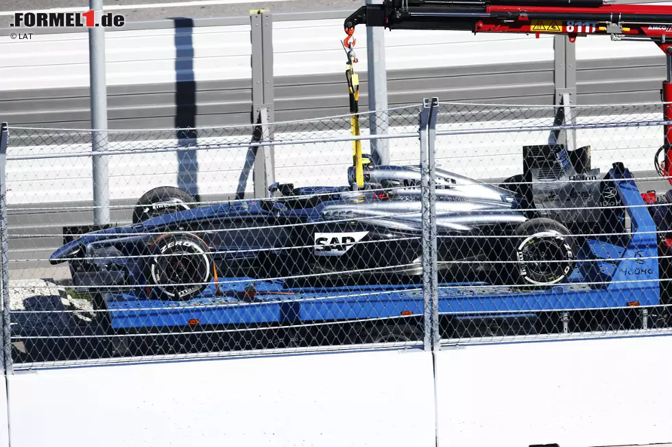 Flop: McLaren versinkt im Chaos. Zu Saisonbeginn versprach das Traditionsteam einen neuen Hauptsponsor. Nichts passierte. Dann kündigten Ron Dennis & Co. eine Entscheidung über die Cockpitbesetzung 2015 an - wieder passierte lange nichts. Sportlich leisteten sich die Chrompfeile eine Blöße nach der anderen, an den Mikrofonen gab es Durchhalteparolen in der Endlosschleife. Das war unwürdig. Foto zur News: Flop: McLaren versinkt im Chaos. Zu Saisonbeginn versprach das Traditionsteam einen neuen Hauptsponsor. Nichts passierte. Dann kündigten Ron Dennis & Co. eine Entscheidung über die Cockpitbesetzung 2015 an - wieder passierte lange nichts. Sportlich leisteten sich die Chrompfeile eine Blöße nach der anderen, an den Mikrofonen gab es Durchhalteparolen in der Endlosschleife. Das war unwürdig.
