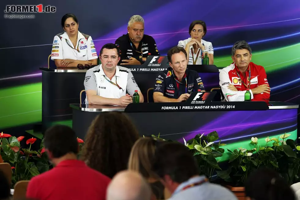 Foto zur News: #9: Ab nach Nordkorea? Der Eklat in der Pressekonferenz von Budapest. Christian Horner platzt der Kragen, als sich in der Teamchef-PK am Rande des Ungarn-Grand-Prix die Fragen nach einer Akzeptanzkrise der Formel 1 häufen. &quot;Es wird langweilig, hier zu sitzen und diese Fragen ständig beantworten zu müssen. Alles, was wir tun, ist über negative Dinge sprechen&quot;, so der Red-Bull-Teamchef. Es macht sogar das Gerücht die Runde, es sollte einem Journalisten die Akkreditierung entzogen werden, weil er wissen wollte, ob ein Rennen in Nordkorea für die Teams akzeptabel wäre. Die Befürworter meinen: Bitte sprecht endlich wieder über den Sport! Die Kritiker meinen: Bekennt endlich Farbe!