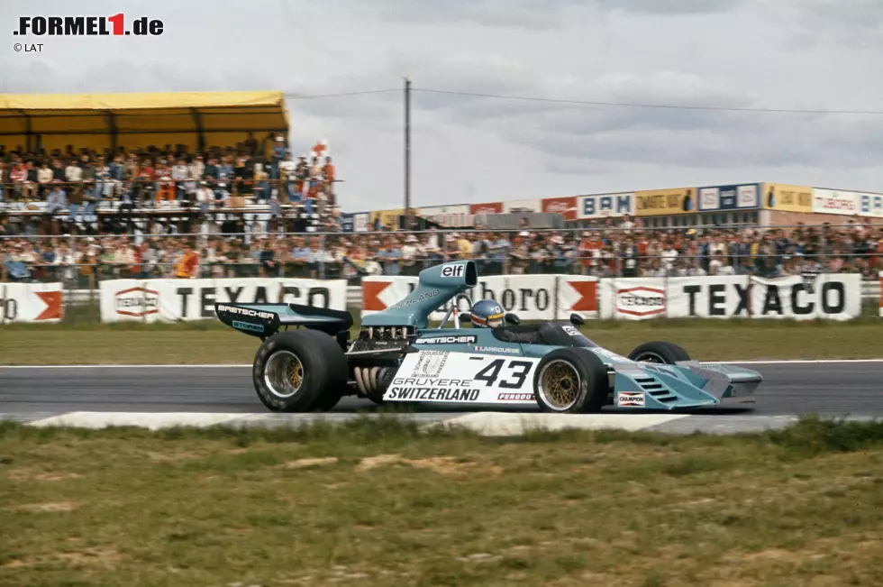 Gerard Larrousse begann seine Motorsport-Karriere als Rallye-Fahrer, wechselte dann in den Sportwagen-Bereich und wollte sich auch eine Formel-1-Erfahrung nicht nehmen lassen. Beim Belgien-Grand-Prix1974 musste er jedoch in der 53. Runde aufgeben, weil seine Reifen runtergefahren waren und es keinen Ersatz gab. Eine zweite Chance erhielt er nicht. Foto zur News: Gerard Larrousse begann seine Motorsport-Karriere als Rallye-Fahrer, wechselte dann in den Sportwagen-Bereich und wollte sich auch eine Formel-1-Erfahrung nicht nehmen lassen. Beim Belgien-Grand-Prix1974 musste er jedoch in der 53. Runde aufgeben, weil seine Reifen runtergefahren waren und es keinen Ersatz gab. Eine zweite Chance erhielt er nicht.