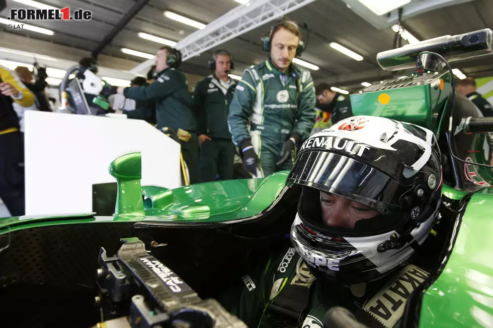 Andre Lotterer kam 2014 überraschend für Caterham beim Grand Prix von Belgien zum Einsatz. Er ersetzte ohne triftigen Grund den Japaner Kamui Kobayashi. Als dreimaliger Le-Mans-Sieger und Super-Formula-Ass war er ein gern und hochangesehener Gast im Fahrerlager. Das Rennen dauerte für ihn allerdings nur eine Runde, bevor sein Bolide den Geist aufgab. An weiteren Einsätzen bei einem Hinterbänkler-Team wie Caterham hatte er selbst kein Interesse. Foto zur News: Andre Lotterer kam 2014 überraschend für Caterham beim Grand Prix von Belgien zum Einsatz. Er ersetzte ohne triftigen Grund den Japaner Kamui Kobayashi. Als dreimaliger Le-Mans-Sieger und Super-Formula-Ass war er ein gern und hochangesehener Gast im Fahrerlager. Das Rennen dauerte für ihn allerdings nur eine Runde, bevor sein Bolide den Geist aufgab. An weiteren Einsätzen bei einem Hinterbänkler-Team wie Caterham hatte er selbst kein Interesse.