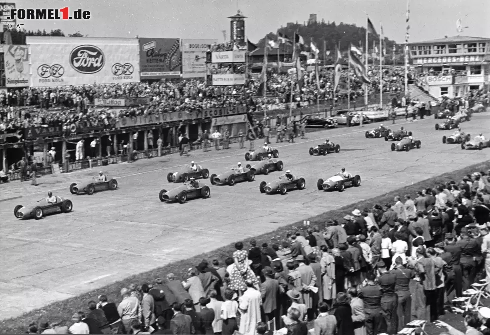 Der 1907 in Oschersleben geborene Ernst Loof war als Ingenieur, Gelegenheitsrennfahrer und Unternehmer schon früh in den Motorsport involviert. In der Formel 1 versuchte er sich einmalig beim Rennen auf dem Nürburgring 1953. Mit defekter Benzinpumpe kam er allerdings nicht von seinem Startplatz weg. Foto zur News: Der 1907 in Oschersleben geborene Ernst Loof war als Ingenieur, Gelegenheitsrennfahrer und Unternehmer schon früh in den Motorsport involviert. In der Formel 1 versuchte er sich einmalig beim Rennen auf dem Nürburgring 1953. Mit defekter Benzinpumpe kam er allerdings nicht von seinem Startplatz weg.