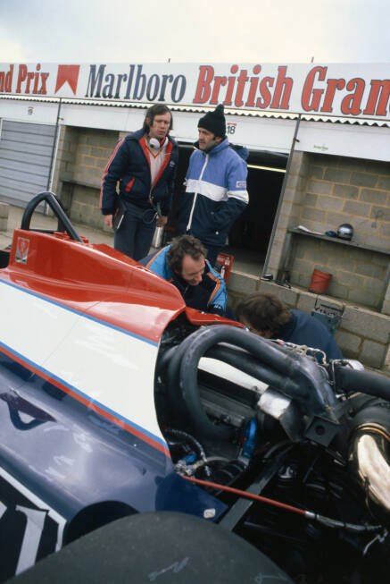 Foto zur News: Nummer 7: Im November 1980 gibt der britische Geschäftsmann Ted Toleman seinen Einstieg in die Formel 1 mit einem eigenen Team bekannt. Zwar gewinnen die ursprünglich von einem gewissen Rory Byrne designten Boliden keinen Grand Prix, doch die Basis für eine große Erfolgsgeschichte ist gelegt. Ab 1986 heißt das Team Benetton, ab 2002 Renault, seit 2011 schließlich Lotus.