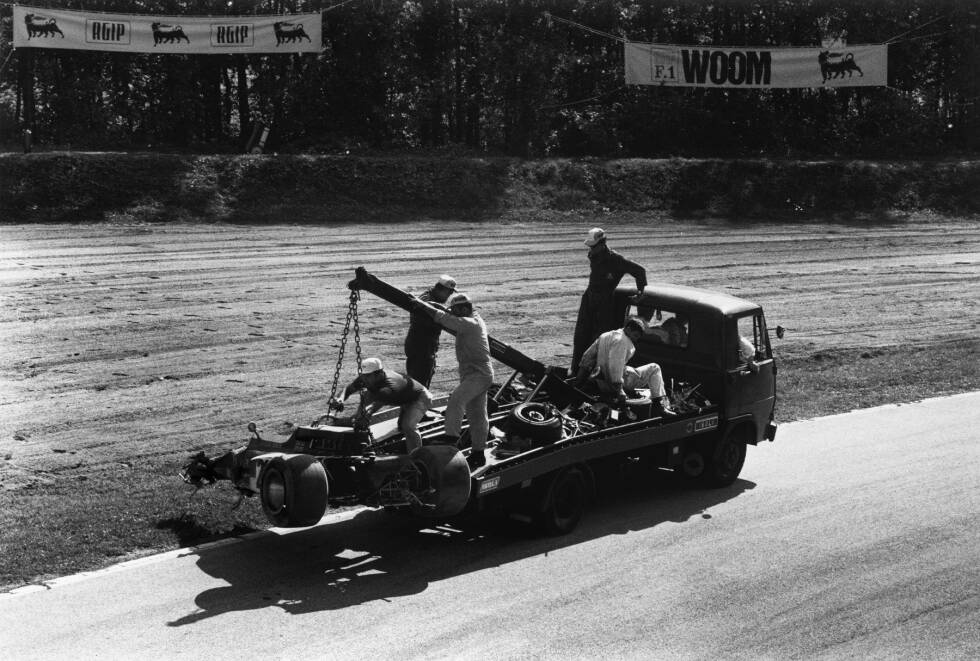 Foto zur News: Der größte Erfolg: Zwischen 1954 und 1994 gewinnt Lotus insgesamt sechs Fahrer- und sieben Konstrukteurstitel. Einen einzelnen Triumph hervorzuheben, fällt schwer. Besonders bemerkenswert ist aber der WM-Titel von Jochen Rindt im Jahr 1970, denn als feststeht, dass er Weltmeister wird, ist der für Österreich startende Mainzer schon nicht mehr am Leben. Er stirbt bei einem Unfall in der Parabolica-Kurve in Monza - und ist bis heute der einzige posthume Champion der Formel 1.