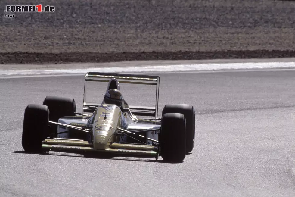 Der größte Erfolg: Minardi bringt es zwischen 1985 und 2005 nur auf 38 WM-Punkte, von denen alleine 16 auf das Konto von Pierluigi Martini gehen. Martini ist es auch, der Minardi in Estoril 1989 die einzige Führungsrunde der Teamgeschichte beschert (und am Ende Fünfter wird). In Phoenix 1990 steht der Italiener sogar in der ersten Startreihe; insgesamt dreimal beendet Minardi einen Grand Prix an vierter Stelle. Der Sieg von Sebastian Vettel in Monza 2008 fällt bereits in die Ära Toro Rosso (Red Bull). Foto zur News: Der größte Erfolg: Minardi bringt es zwischen 1985 und 2005 nur auf 38 WM-Punkte, von denen alleine 16 auf das Konto von Pierluigi Martini gehen. Martini ist es auch, der Minardi in Estoril 1989 die einzige Führungsrunde der Teamgeschichte beschert (und am Ende Fünfter wird). In Phoenix 1990 steht der Italiener sogar in der ersten Startreihe; insgesamt dreimal beendet Minardi einen Grand Prix an vierter Stelle. Der Sieg von Sebastian Vettel in Monza 2008 fällt bereits in die Ära Toro Rosso (Red Bull).