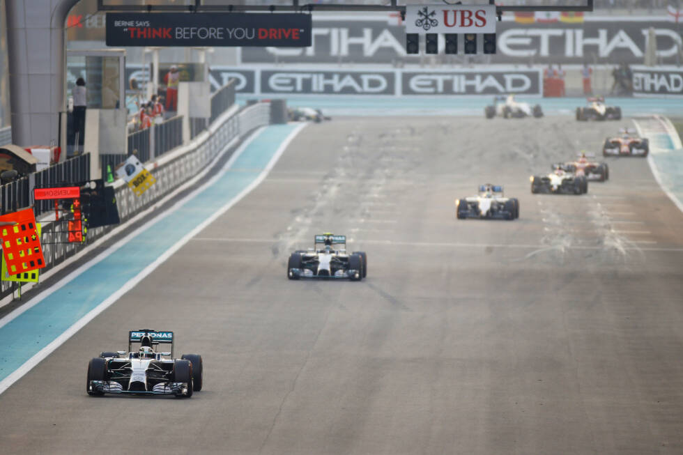Foto zur News: Schon nach der ersten Runde hat Hamilton 1,2 Sekunden Vorsprung auf Rosberg, der 17 Punkte Rückstand aufholen muss. Wichtig, denn so ist DRS bei der Freigabe in der dritten Runde für den Leader gar kein Thema mehr.