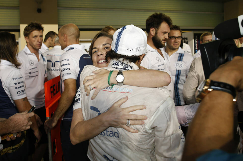 Foto zur News: Jubel auch bei Williams: Erstmals seit Monaco 2005 (Heidfeld/Webber) wieder mit zwei Autos auf dem Podium, Bottas dank doppelter Punkte noch WM-Vierter vor den Weltmeistern Vettel und Alonso - und Platz drei in der Konstrukteurswertung, was 2015 viele Millionen Dollar wert sein wird.