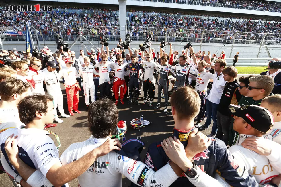 Foto zur News: Über allem schwebt am gesamten Grand-Prix-Wochenende am Schwarzen Meer die Sorge um den in Suzuka verunglückten und in einer japanischen Klinik in Lebensgefahr schwebenden Jules Bianchi.