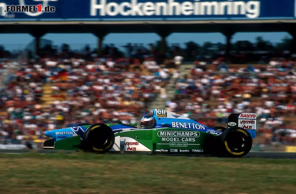 Auf der damaligen Highspeed-Bahn Hockenheim versagt der Ford-Motor im Benetton nach 20 Runden. Gerhard Berger im Ferrari siegt und Hill verpasst es, Boden gutzumachen. Foto zur News: Auf der damaligen Highspeed-Bahn Hockenheim versagt der Ford-Motor im Benetton nach 20 Runden. Gerhard Berger im Ferrari siegt und Hill verpasst es, Boden gutzumachen.