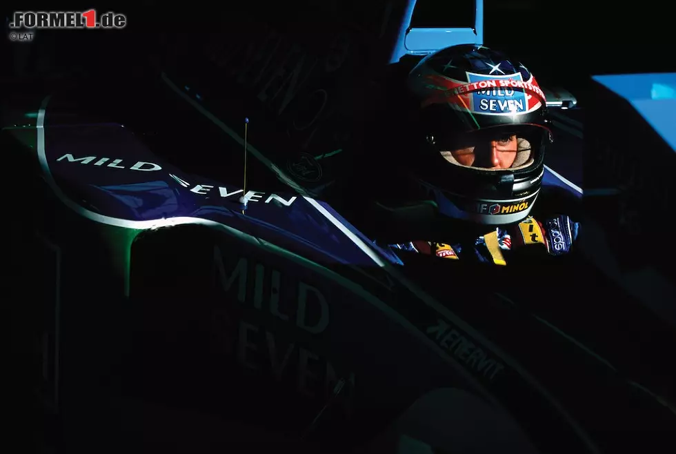 Die Rennleitung disqualifiziert Schumacher, weil der Unterboden seines Benetton nicht den neuen Vorschriften entspricht. Die Holzplanke ist völlig heruntergefahren, um weit mehr mehr als die erlaubten zehn Prozent. Weil die Bewährung aus Silverstone weiter aktuell ist, kennt die FIA keine Gnade. Es setzt zwei Rennen Sperre und der "Schummel-Schumi" ist geboren. Foto zur News: Die Rennleitung disqualifiziert Schumacher, weil der Unterboden seines Benetton nicht den neuen Vorschriften entspricht. Die Holzplanke ist völlig heruntergefahren, um weit mehr mehr als die erlaubten zehn Prozent. Weil die Bewährung aus Silverstone weiter aktuell ist, kennt die FIA keine Gnade. Es setzt zwei Rennen Sperre und der "Schummel-Schumi" ist geboren.