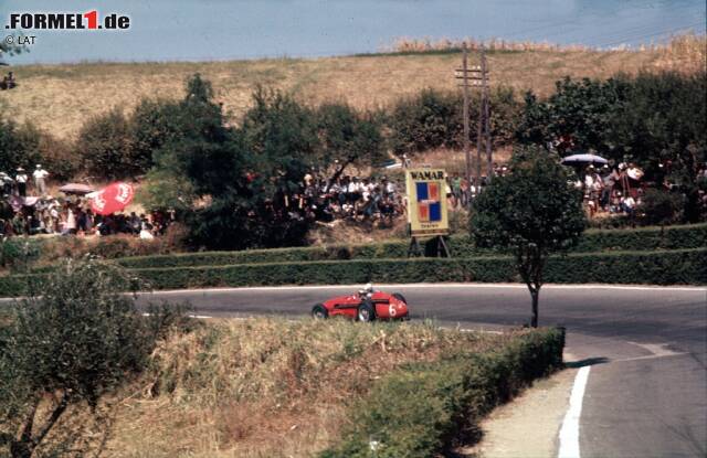 Foto zur News: Die längste Strecke, die die Formel 1 jemals befuhr, ist nicht die 22,81 Kilometer lange Nordschleife des Nürburgring, sondern der dreiecksförmige Straßenkurs im italienischen Pescara. Die Bahn maß 25,8 Kilometer und verfügte über zwei extrem lange Geraden, die nur durch eine Kurve getrennt waren. In den Abruzzen gastierte die Königsklasse 1957 für einen zweiten Grand Prix in Italien.