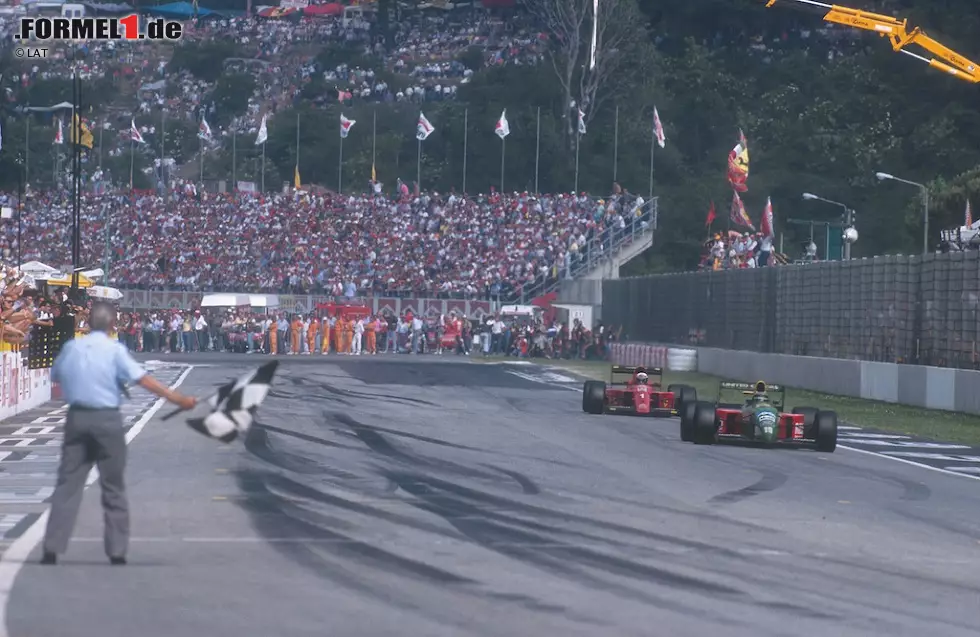 Allerdings: Mit den meisten Rennen auf dem Boden eines Landes darf sich nur Italien brüsten, wo 92 Rennen stattfanden. Schließlich gehört auch das Autodromo Enzo e Dino Ferrari in Imola rechtlich gesehen nicht zu San Marino, sondern zur Stiefelnation. Foto zur News: Allerdings: Mit den meisten Rennen auf dem Boden eines Landes darf sich nur Italien brüsten, wo 92 Rennen stattfanden. Schließlich gehört auch das Autodromo Enzo e Dino Ferrari in Imola rechtlich gesehen nicht zu San Marino, sondern zur Stiefelnation.